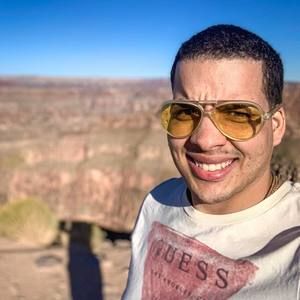 Meet your Posher, Elvis Ʊ